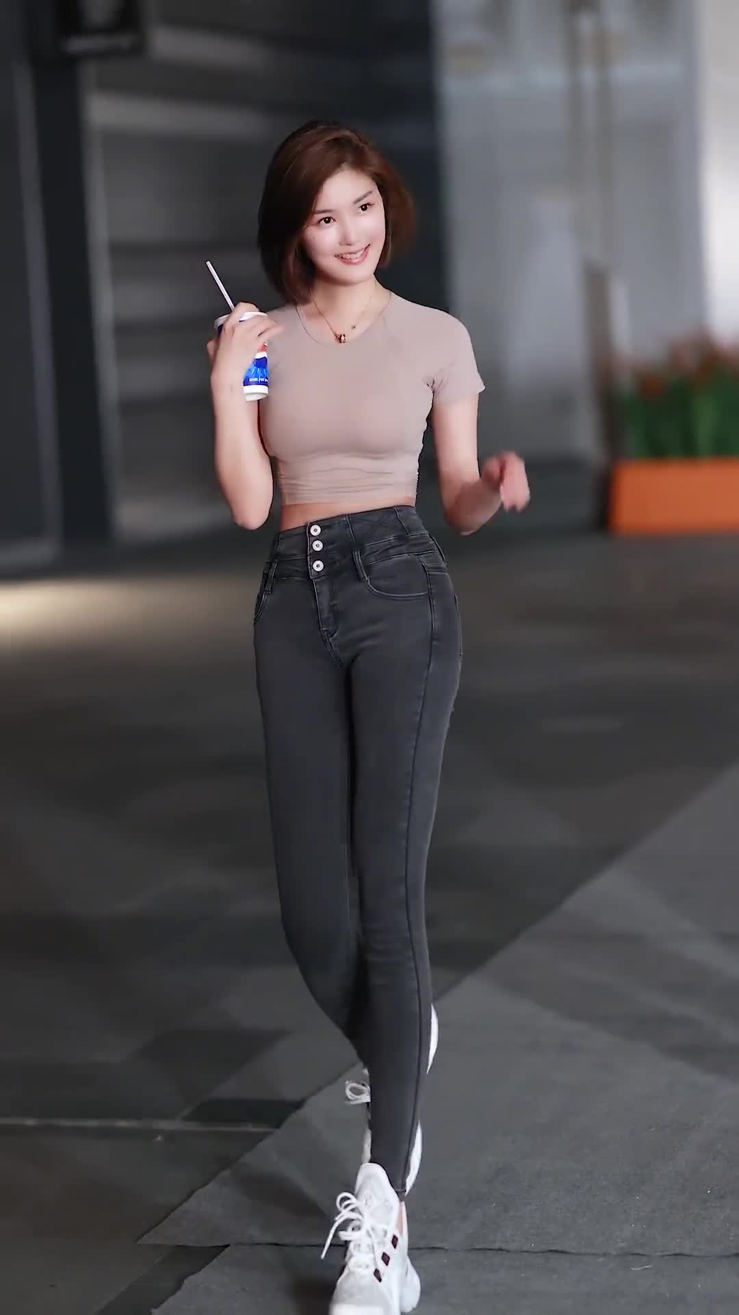 好看的小姐姐 #很哇塞的小姐姐 #高颜值美女 今日份程儿#车模小姐 