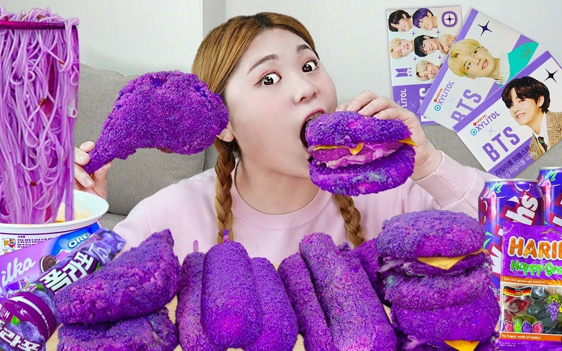 海尤亲自制作的紫色炸鸡热狗汉堡超级有趣又美味的甜点吃播