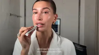 下载视频: 海莉比伯Hailey Biber护肤教程|Beauty Secrets|VOGUE