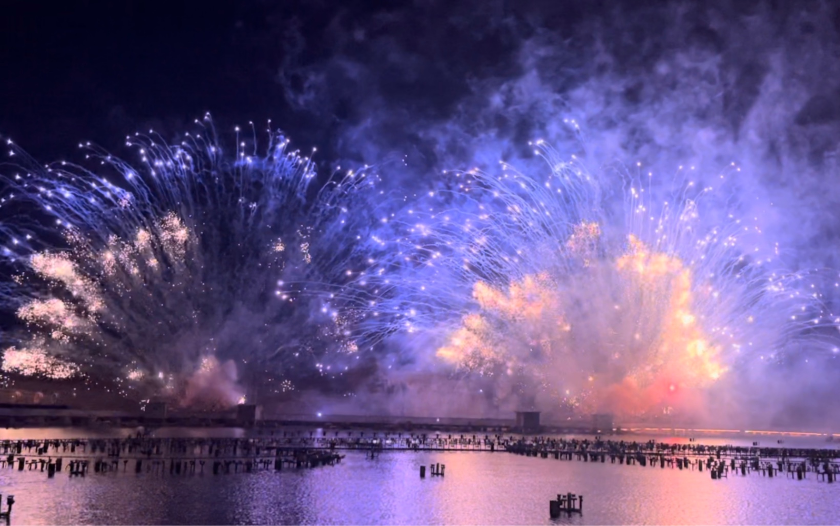 贵阳天河潭新年烟花秀 浪漫满天*11゜1911*:.17.17.