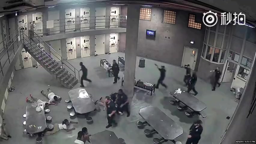 美国库克郡重刑犯监狱发生暴力袭警 两名狱警受伤,场面堪比美国犯罪