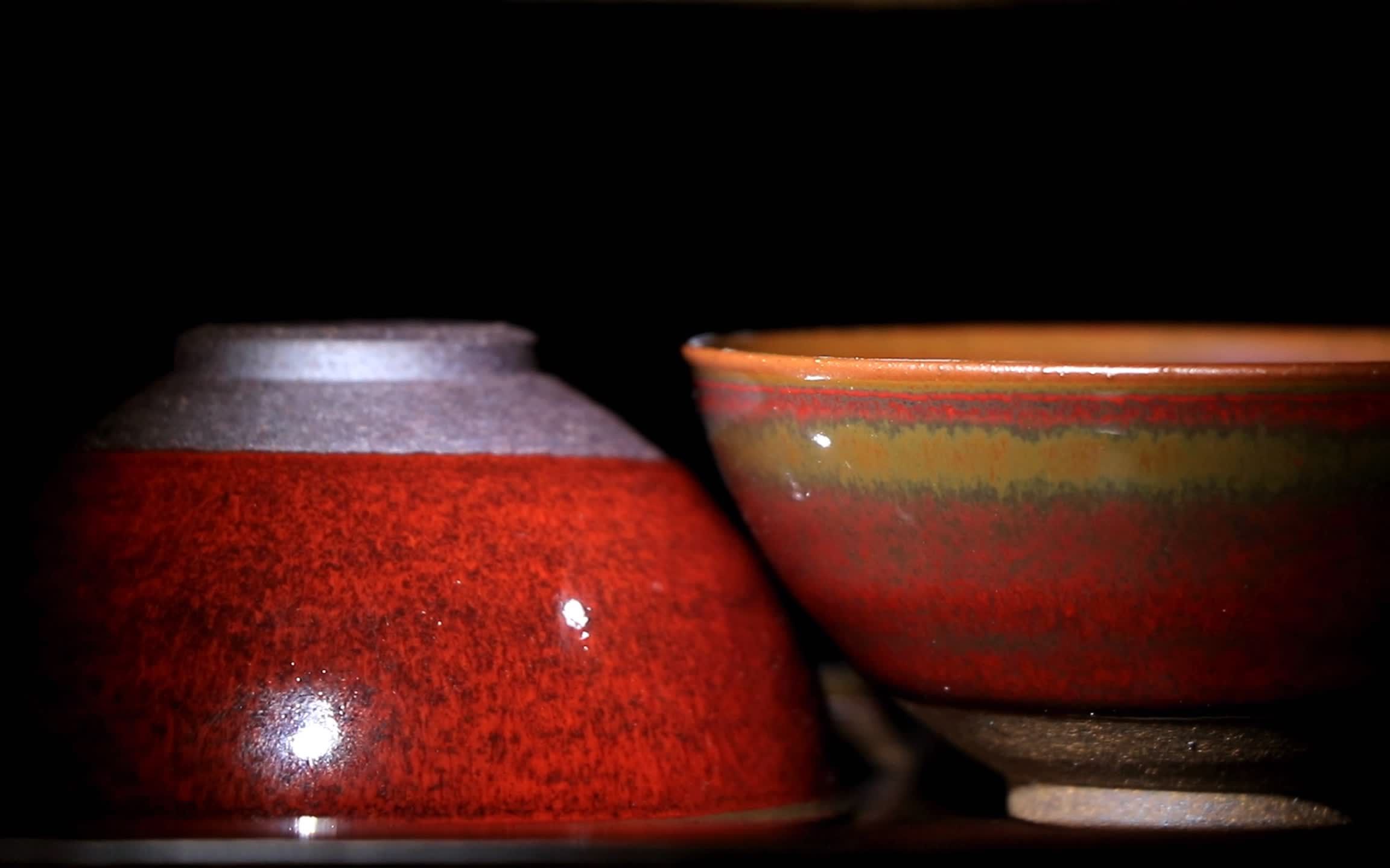 牛血红柴烧建盏 · 余秋华 建窑建盏最正统的红 低调但不失内敛,浓烈