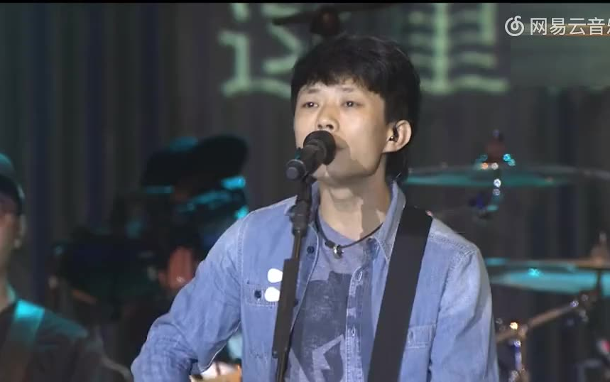 赵雷音乐现场剪辑不管他唱成都还是理想歌词都很贴近生活他就是质朴的