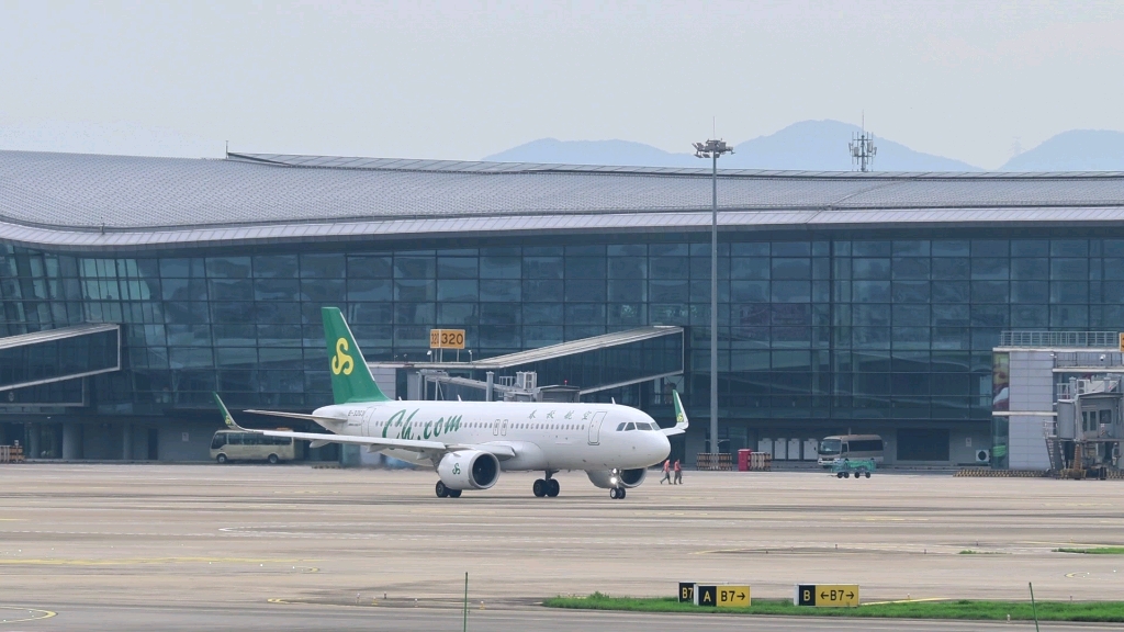 春秋航空滑行出港