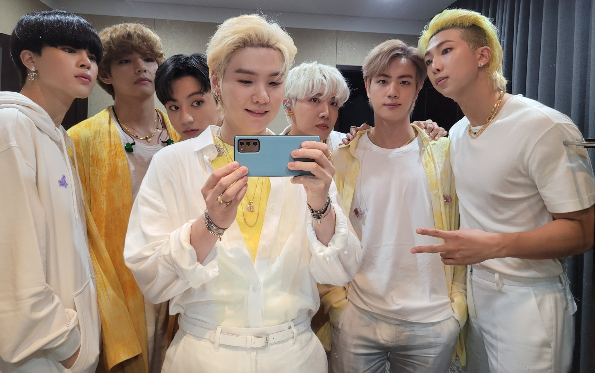 防弹少年团八周年muster《dynamite (tropical r)》