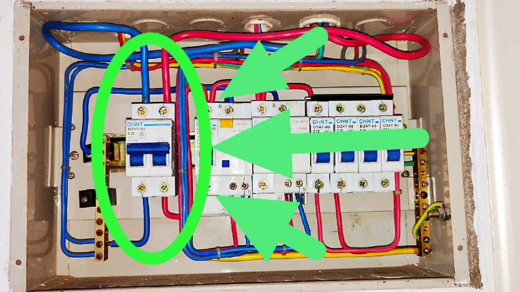 总开关到底用空开还是漏保?电工别再纠结了,这个是最安全的方法哔哩哔哩bilibili