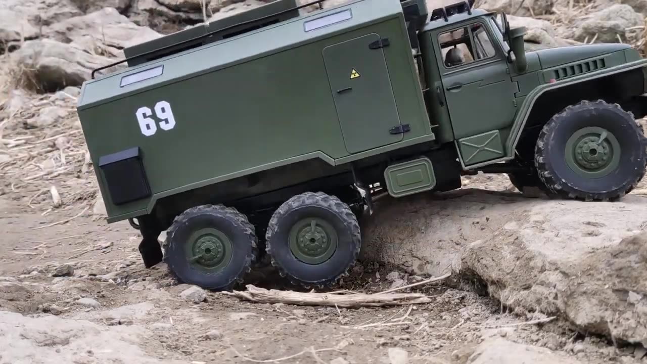 顽皮龙乌拉尔4320新中桥和声组加持下冰面行走