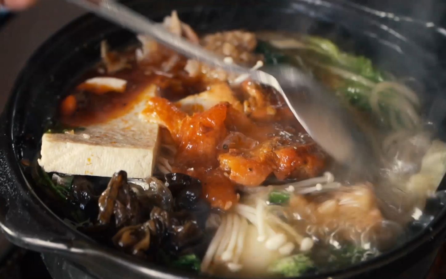 打破砂锅问到底,美味都在砂锅里!烤鸡丸子袈裟粉条满满一碗18元