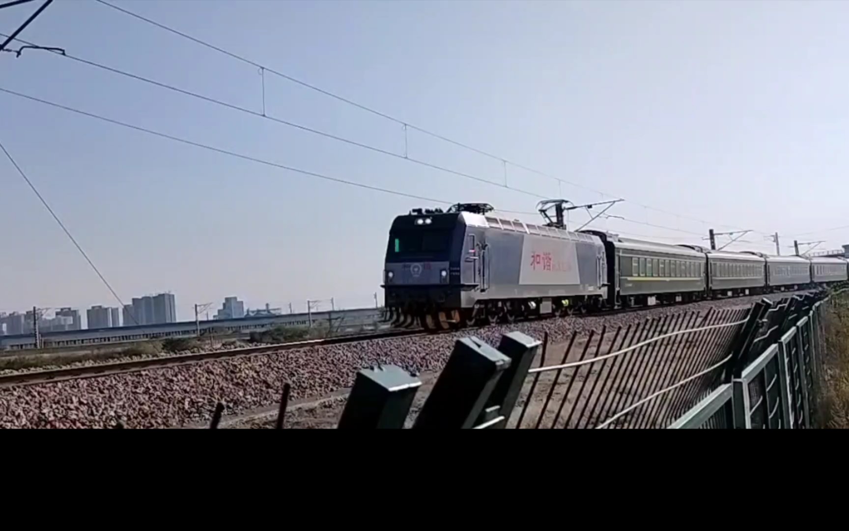 k284次 成都西至上海 hxd3c牵引25g型客车