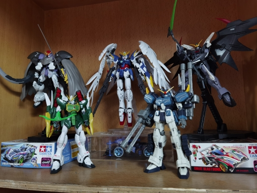 先拿出十几年前买的老家伙客串下,高达w剧场版ew五小强 1/100 mghg