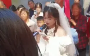 Скачать видео: 小时候看大人结婚，长大了看小孩结婚 #社会百态