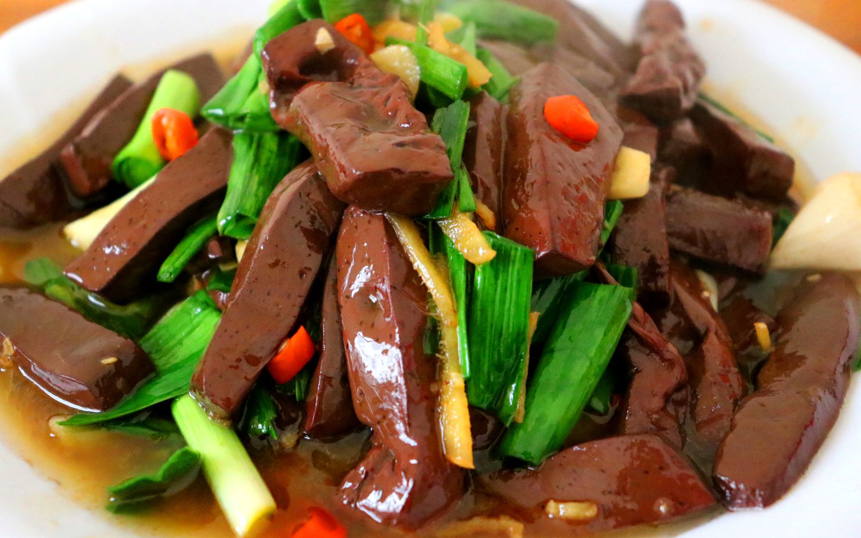 烧猪血很多人第一步就错了学会这个小窍门又香又滑又嫩