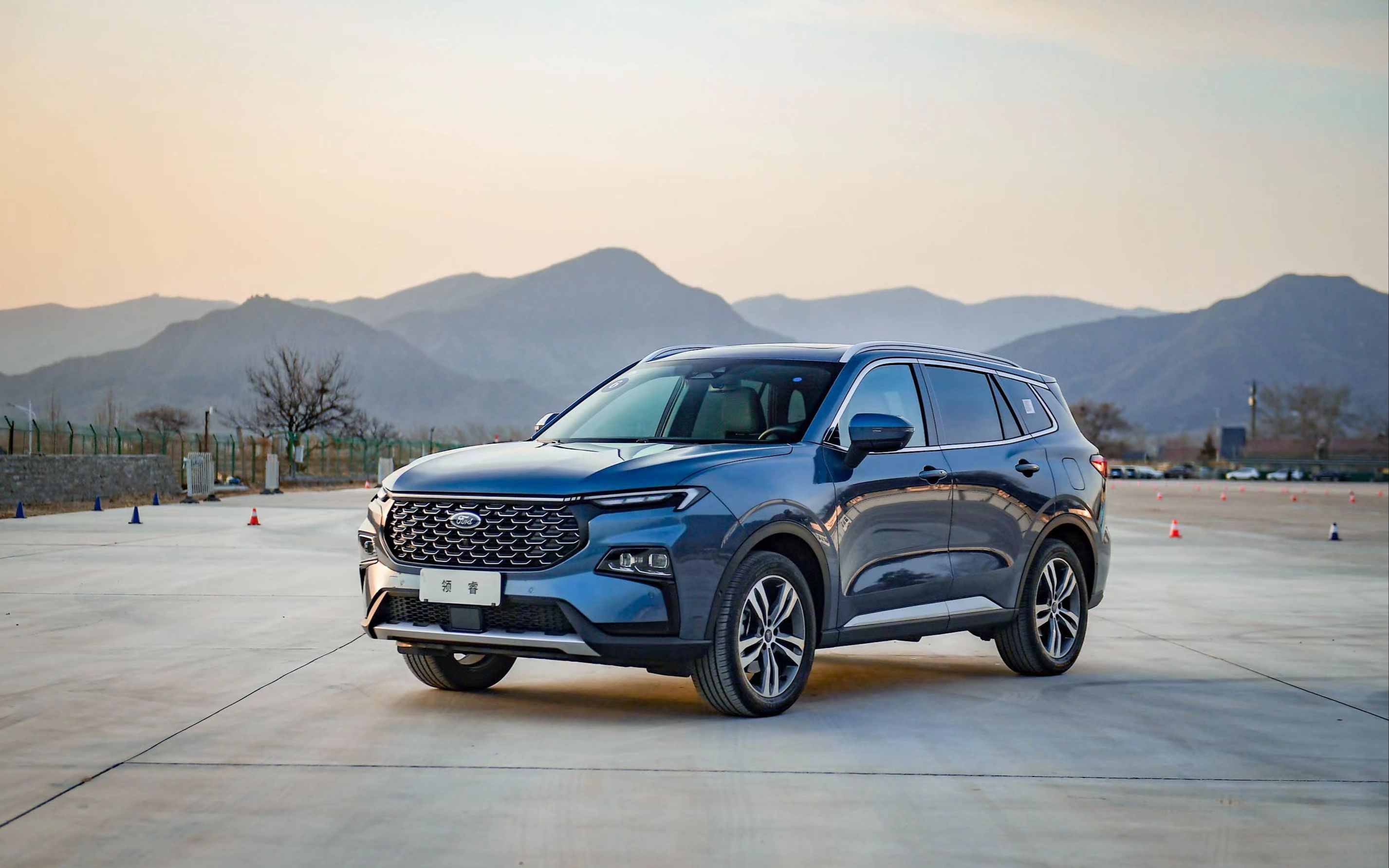 打的就是精锐试驾江铃福特领睿