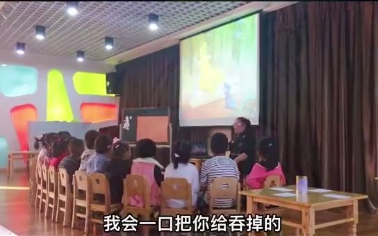 [图]幼儿园公开课｜大班语言《小恐龙的坏习惯》[飞吻R]活动目标：1.懂得一个人做事有点难，有人帮忙就简单的道理2.初步感知时间的长短，知道数量统计的方法3.体验朋友