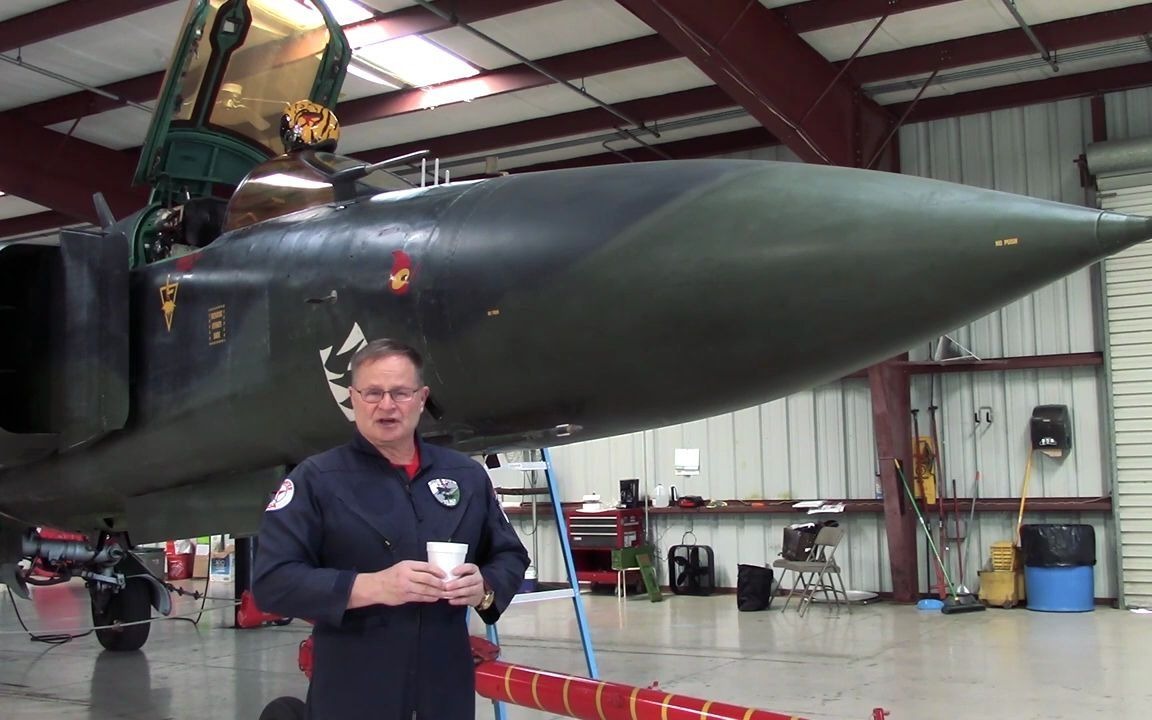 苏联开路先锋米格23ml地面展示个头真大