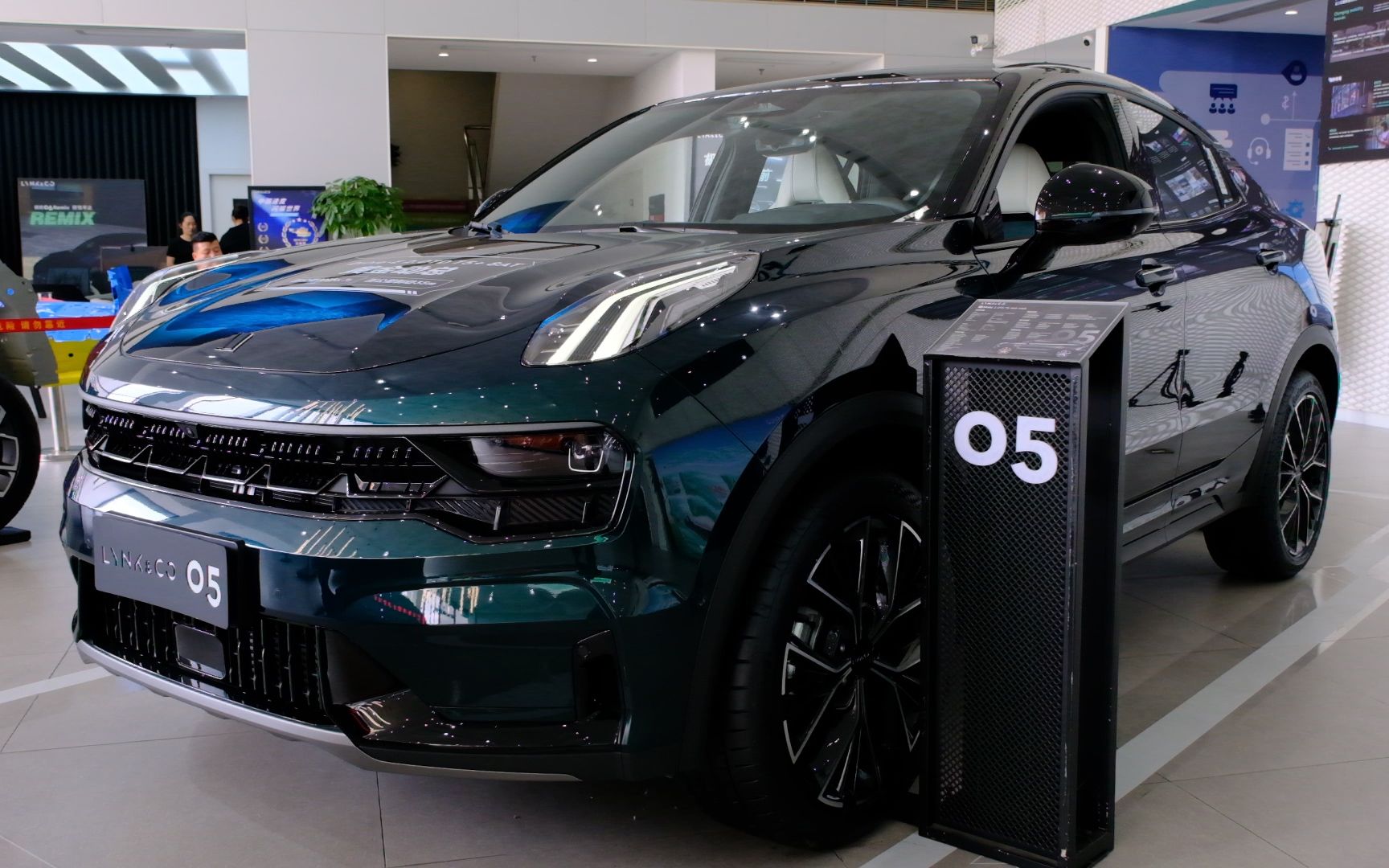 到店体验领克05 极地绿配色氛围感拉满