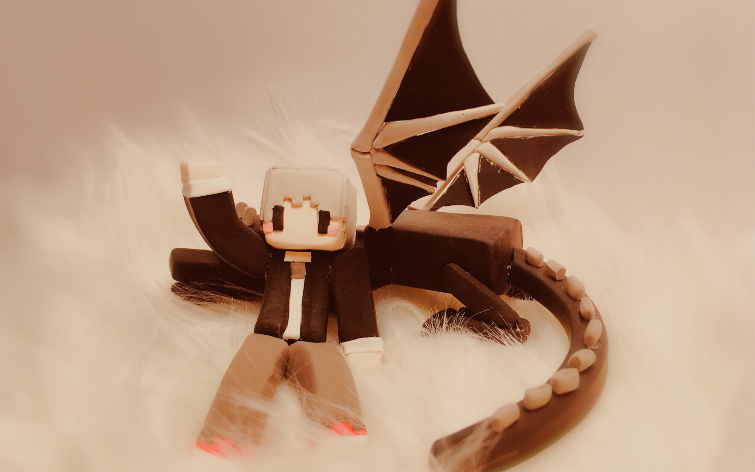 不会跌倒的羽毛制作过程超轻粘土上