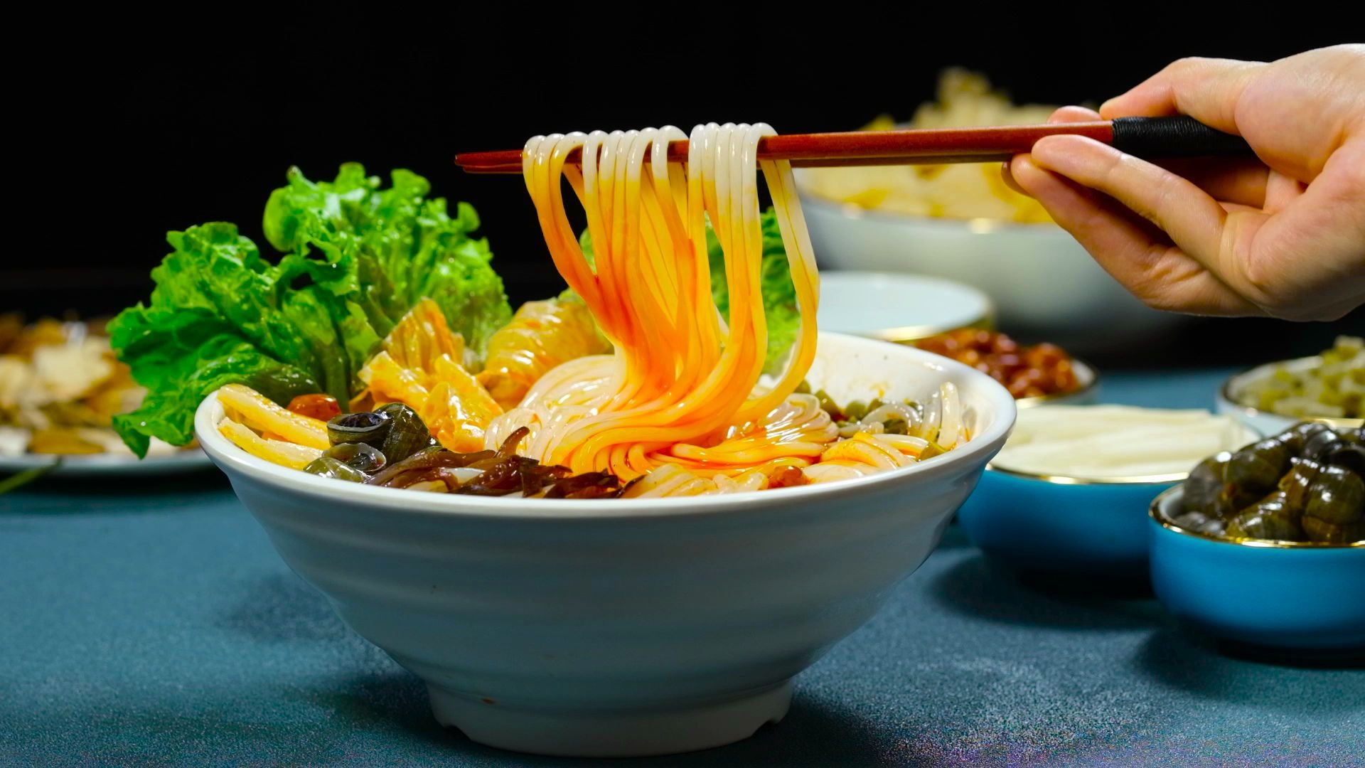 螺蛳粉拍摄花样越来越多,怎样才算有创意和看点呢?