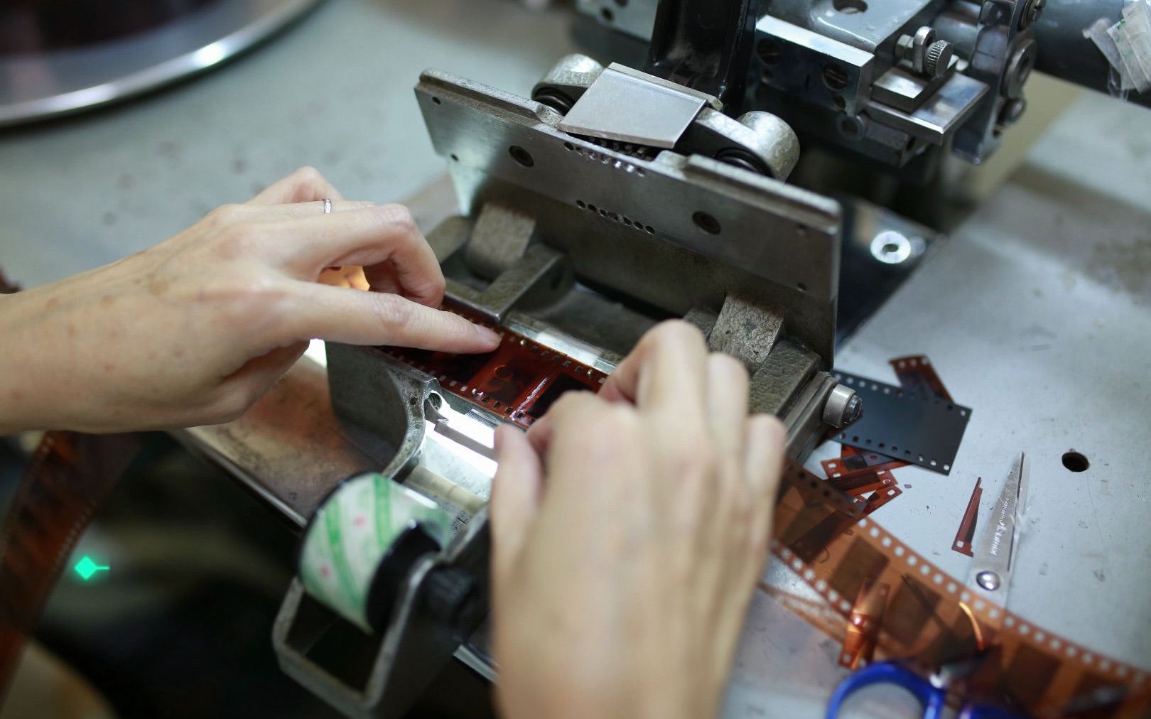 探秘西影厂电影胶片冲印车间