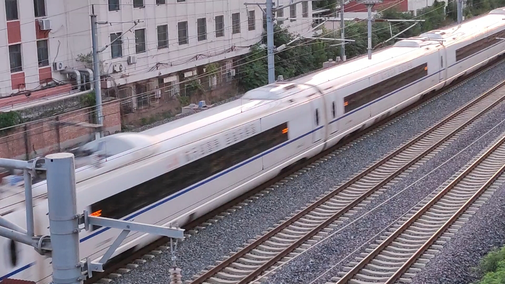 和谐号大鲨鱼crh380cl-5620行驶在津秦客运专线上