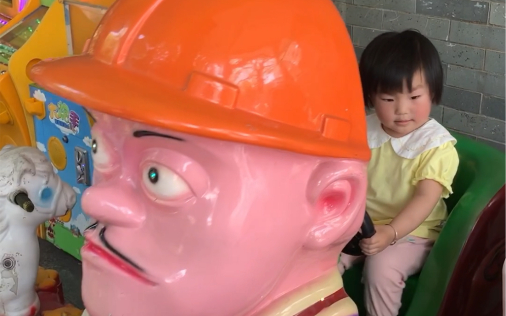 香雪公园门口摇摇车 光头强 熊出没