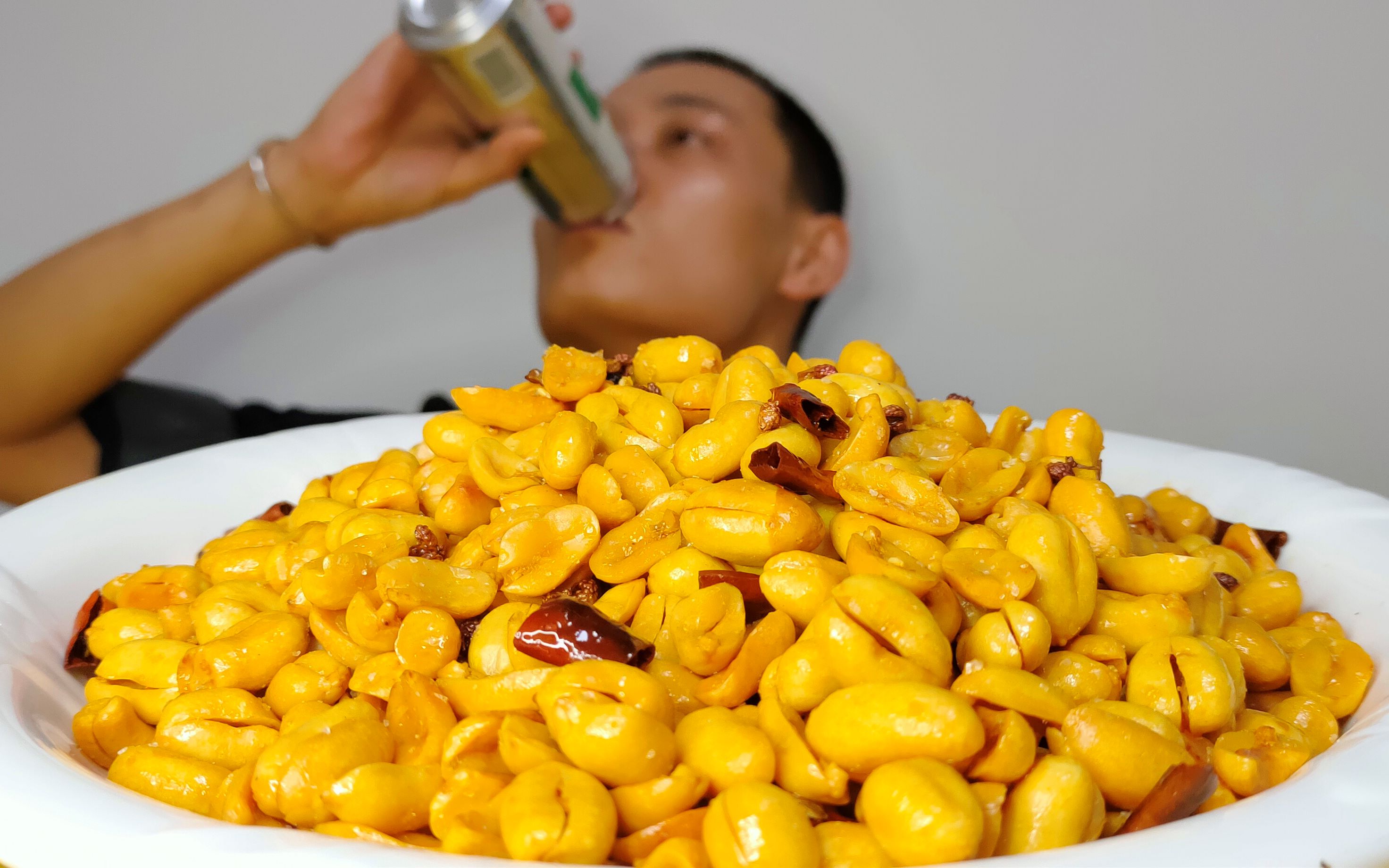 进来和我喝点啊我教你做好吃的酒鬼花生米就这么定了酒鬼花生简单两步