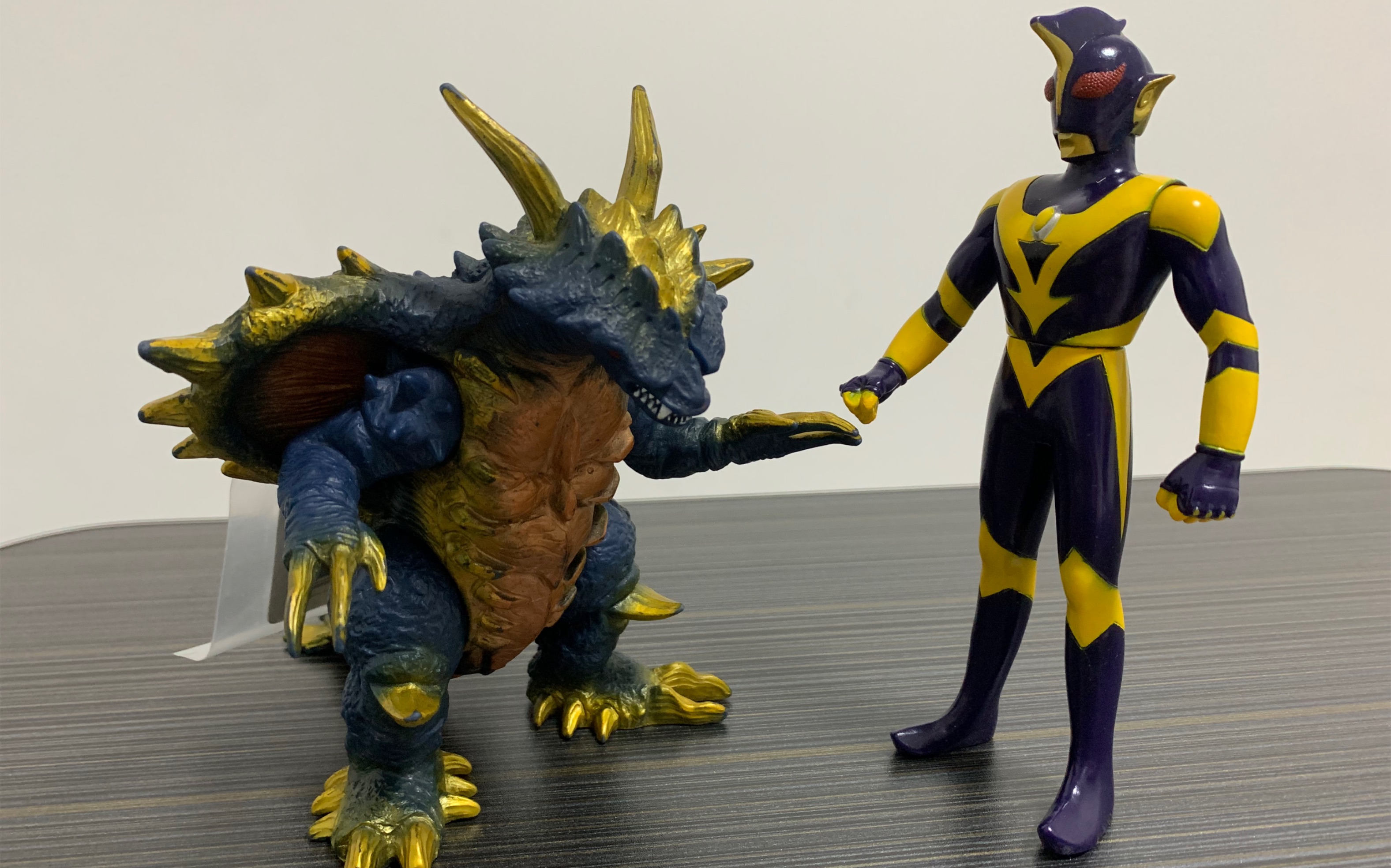 万代软胶分享:夏德奥特曼/胶囊怪兽达库拉,与哉阿斯对标的敌人_哔哩