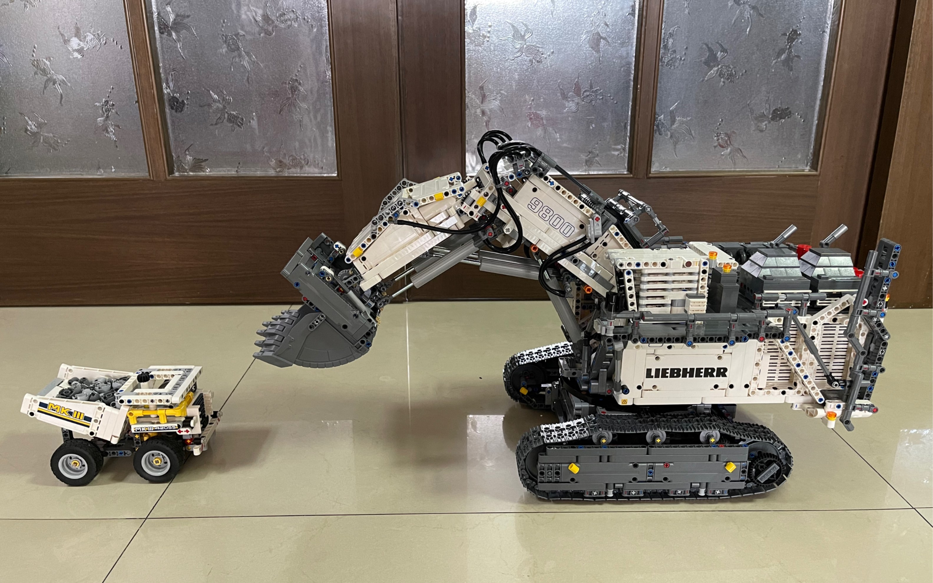 乐高lego technic 42100  liebherr r9800利勃海尔挖掘机