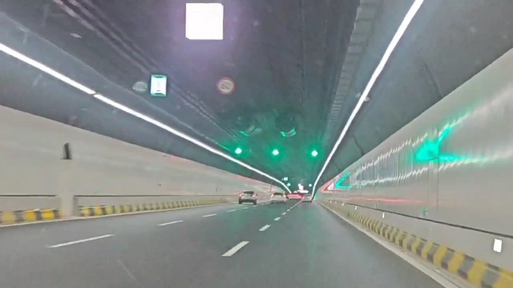 兴业快线果然快,直穿杨寮隧道,大镜山隧道,石溪隧道,最后从穿板樟山