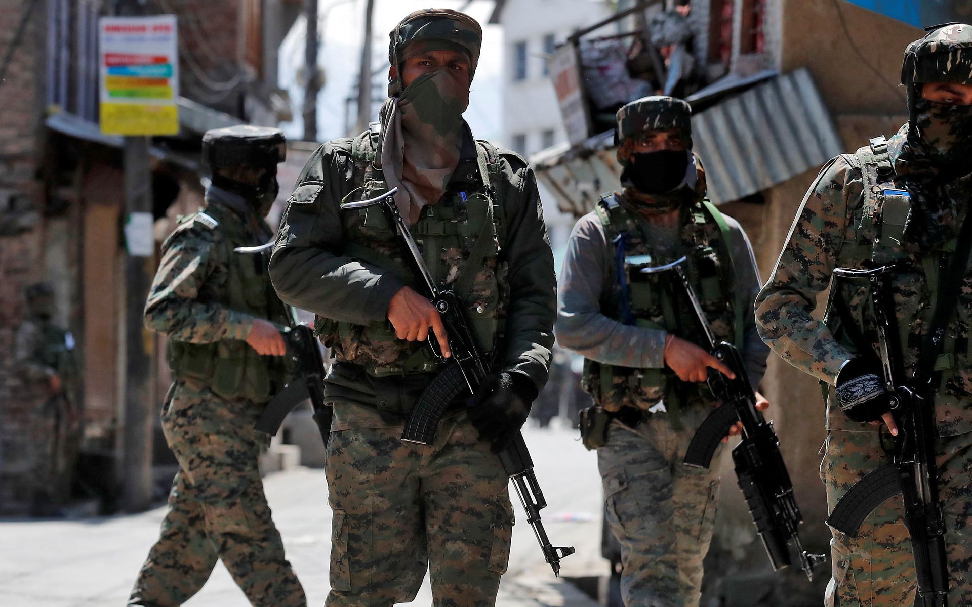 印度特种兵偷袭被识破子弹横飞打到天黑军方不留活口