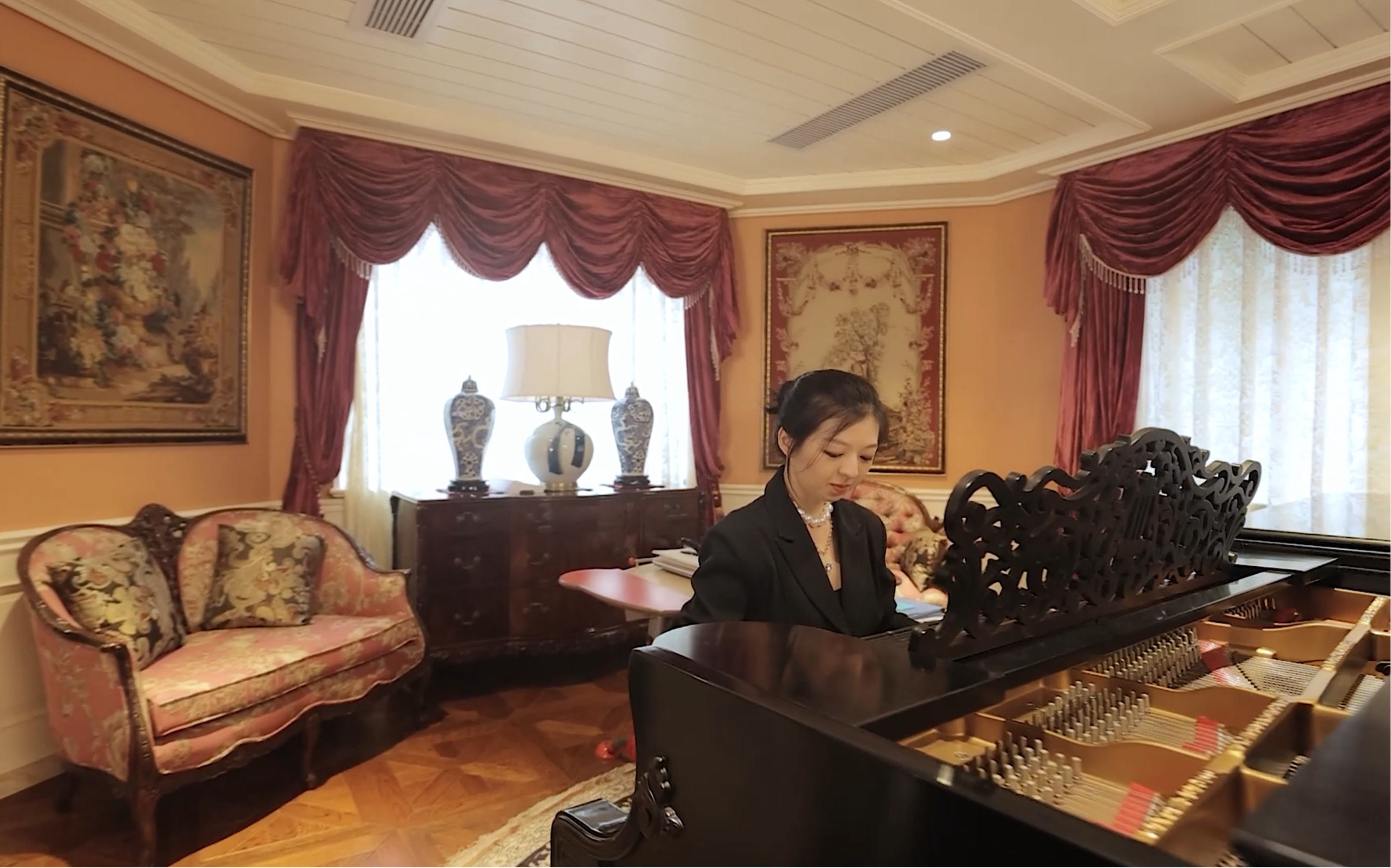 【半山顶级富人区——山顶独栋城堡】实用面积:1500平米,共计七层,五