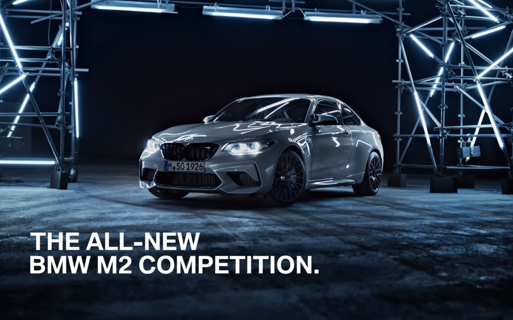 汽车广告bmwm2competitionthecuttingedgestunt