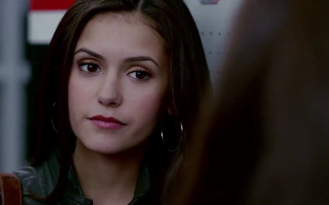 【吸血鬼日记】卡罗琳问埃琳娜她过得怎么样