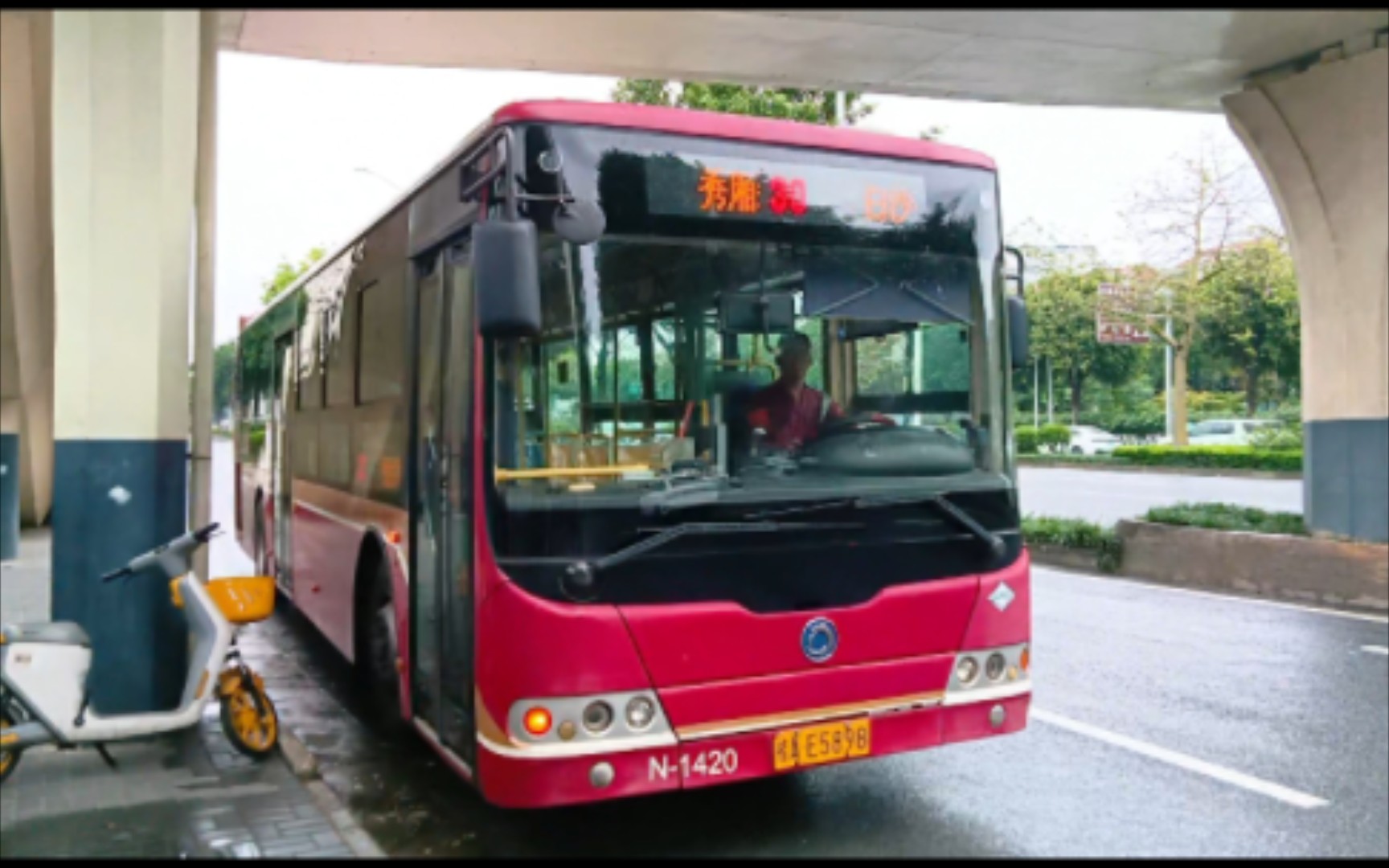 (偶遇up主拍摄的同一辆车)南宁白马公交30路车【恒安新城(秀厢翠峰