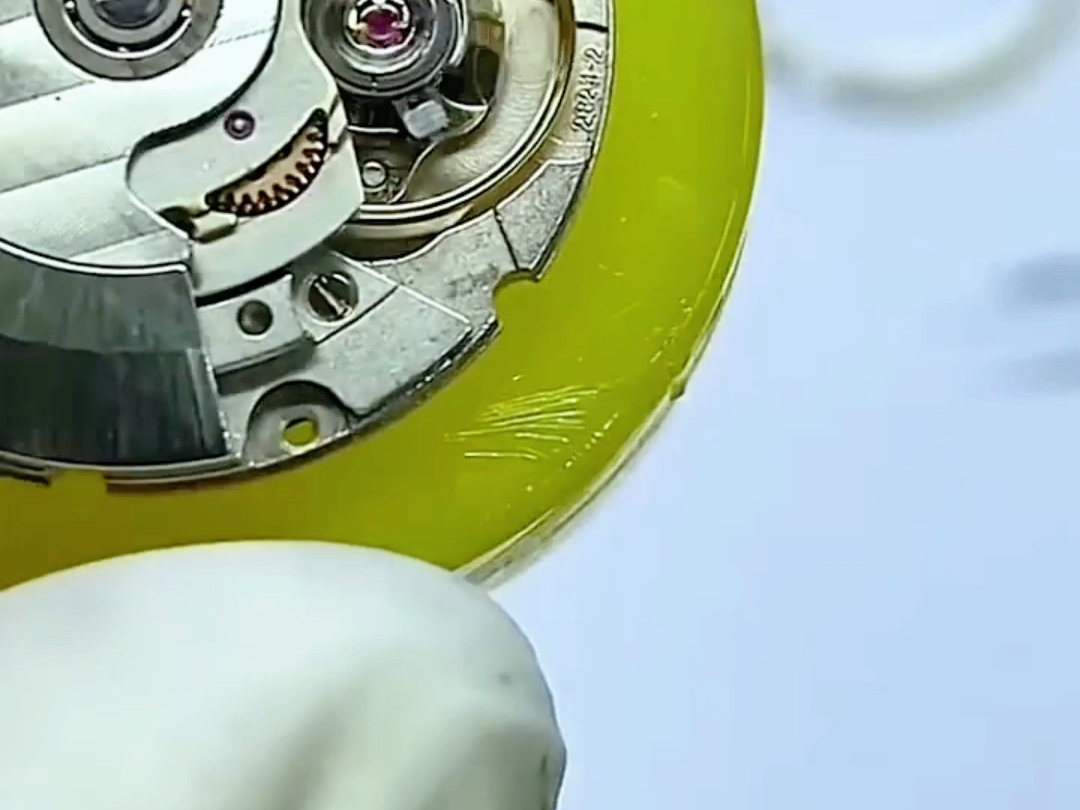 做一个有情怀的修表匠 #机械表#记录日常 #广州站西钟表城 #钟表师