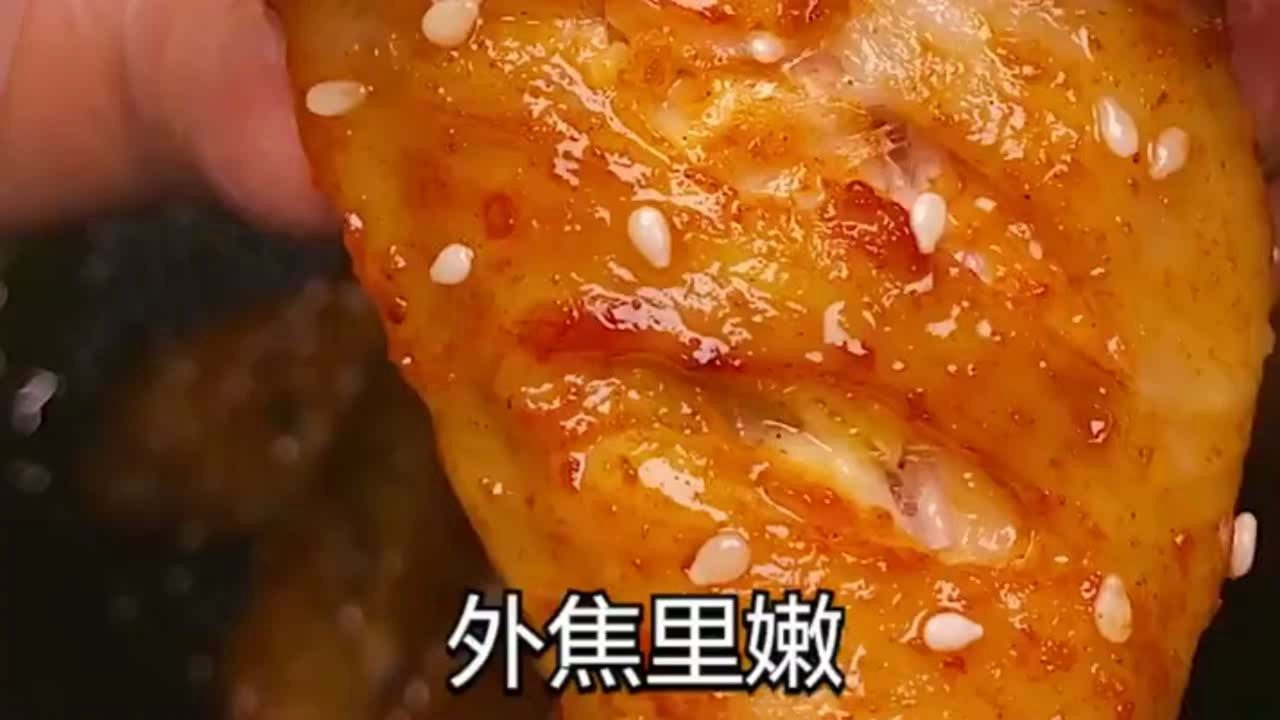 这才是电饭锅鸡翅的正确做法,不铺葱姜不加水,焦香脱骨不够吃哔哩哔哩bilibili