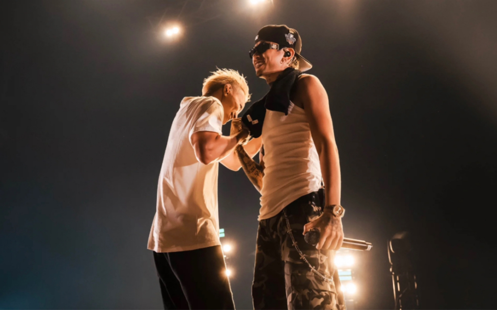 马思唯asen录音棚又唱新歌?罗言助阵 《b.a.b.e》字幕纯享