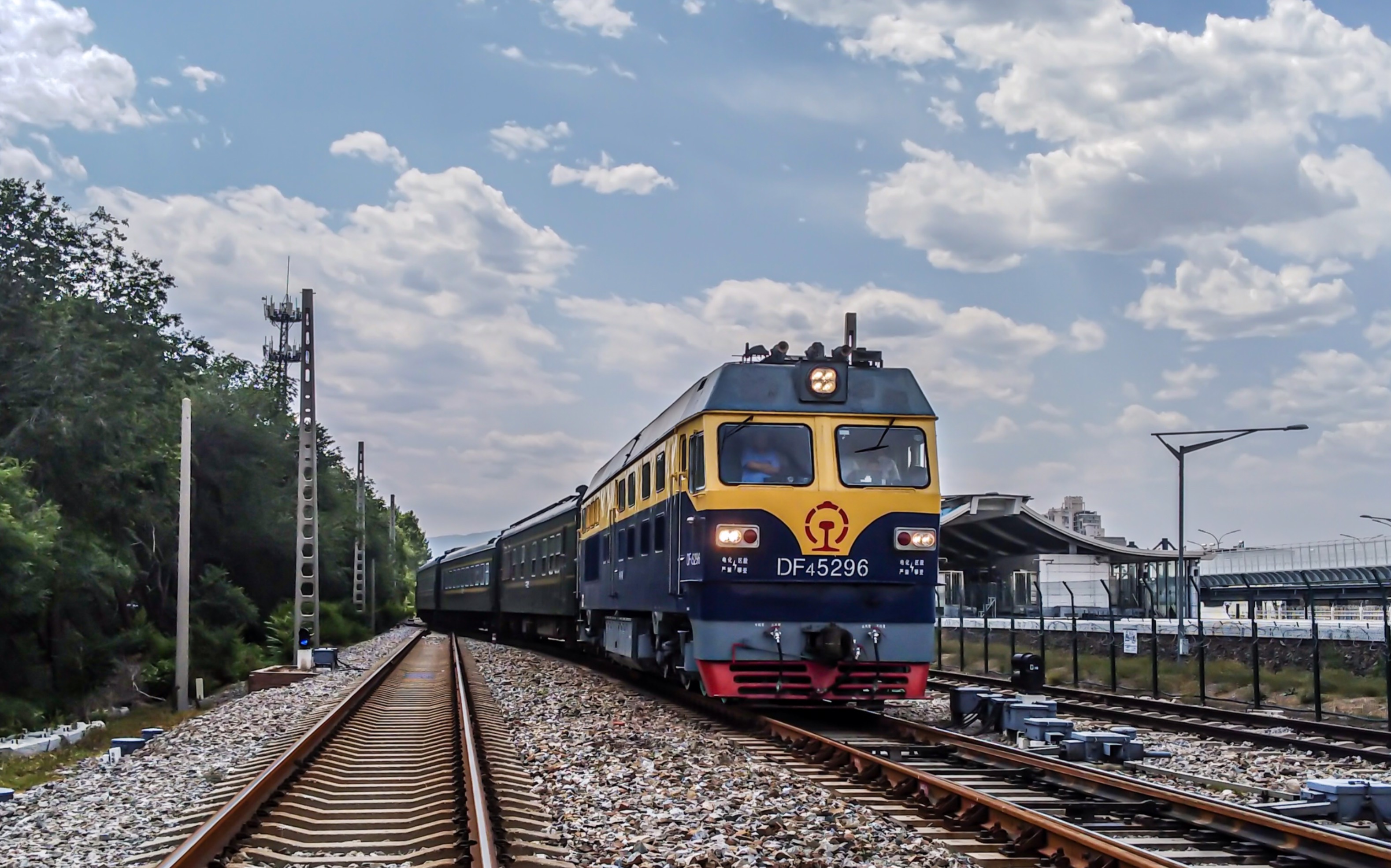 s503次黄土店站通过