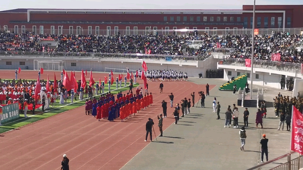 [图]呼伦贝尔学院第二十二届运动会开幕式音乐与舞蹈学院表演