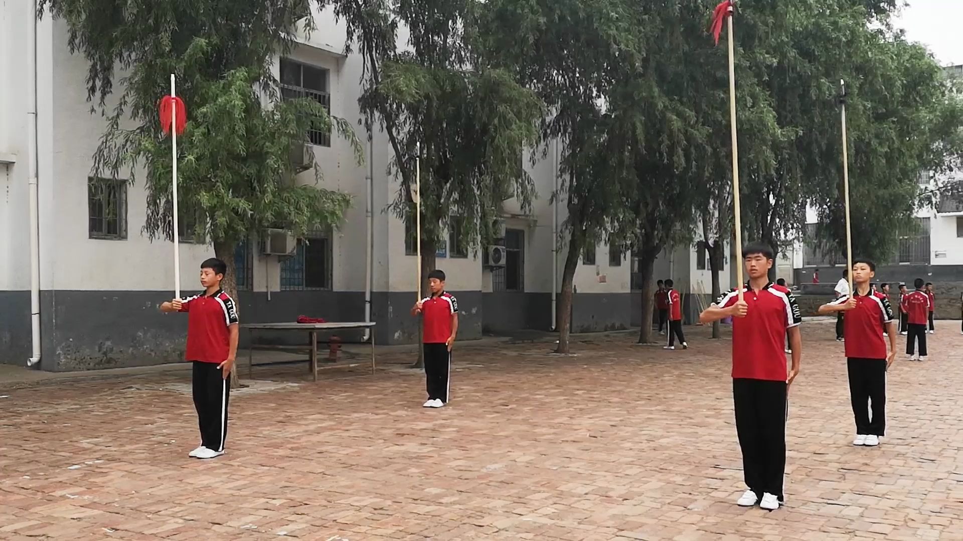 围观武校男孩练习少林连环枪,小伙子们的武艺真棒!哔哩哔哩bilibili