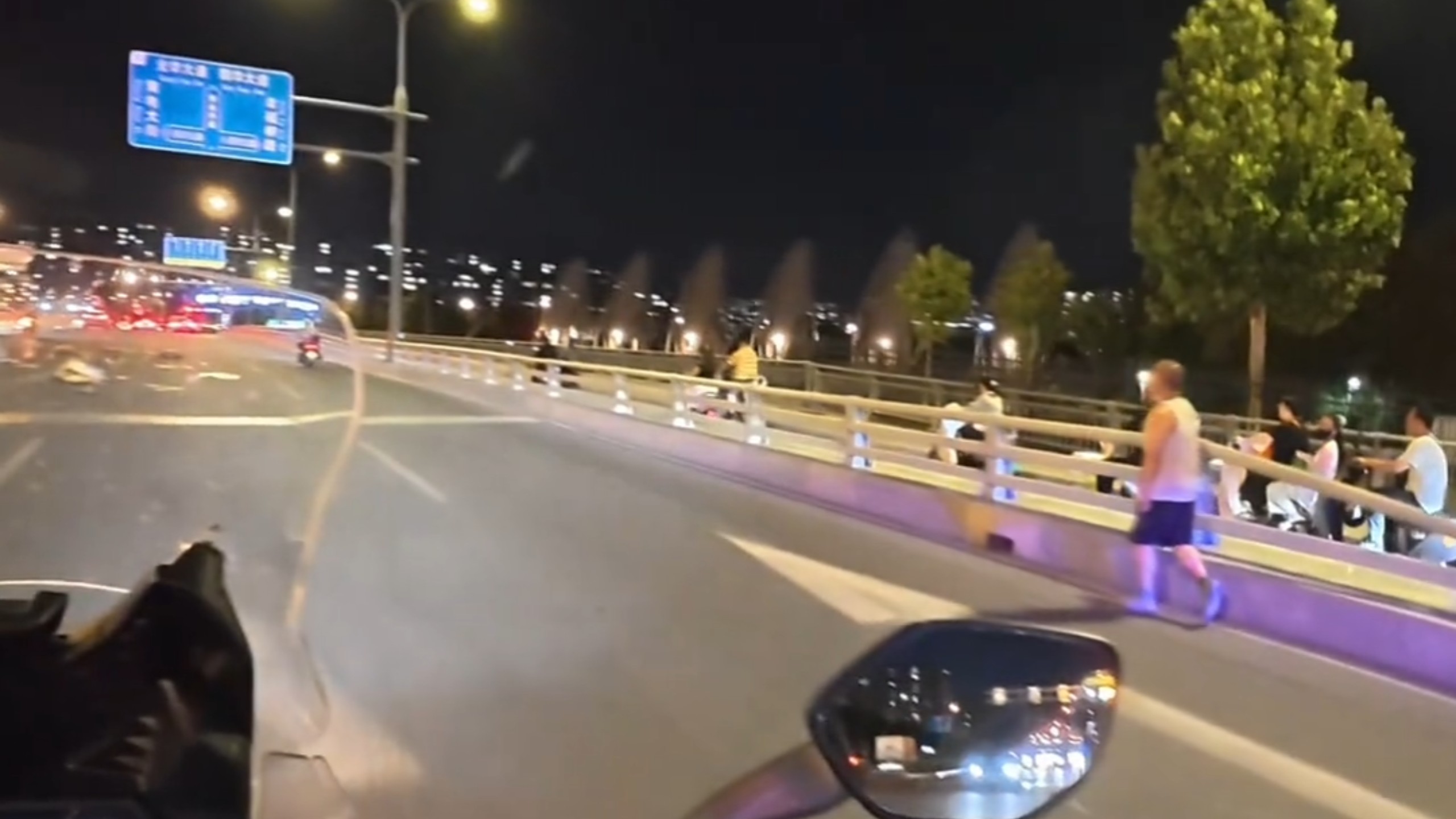 是谁的父亲，又是谁的儿子
