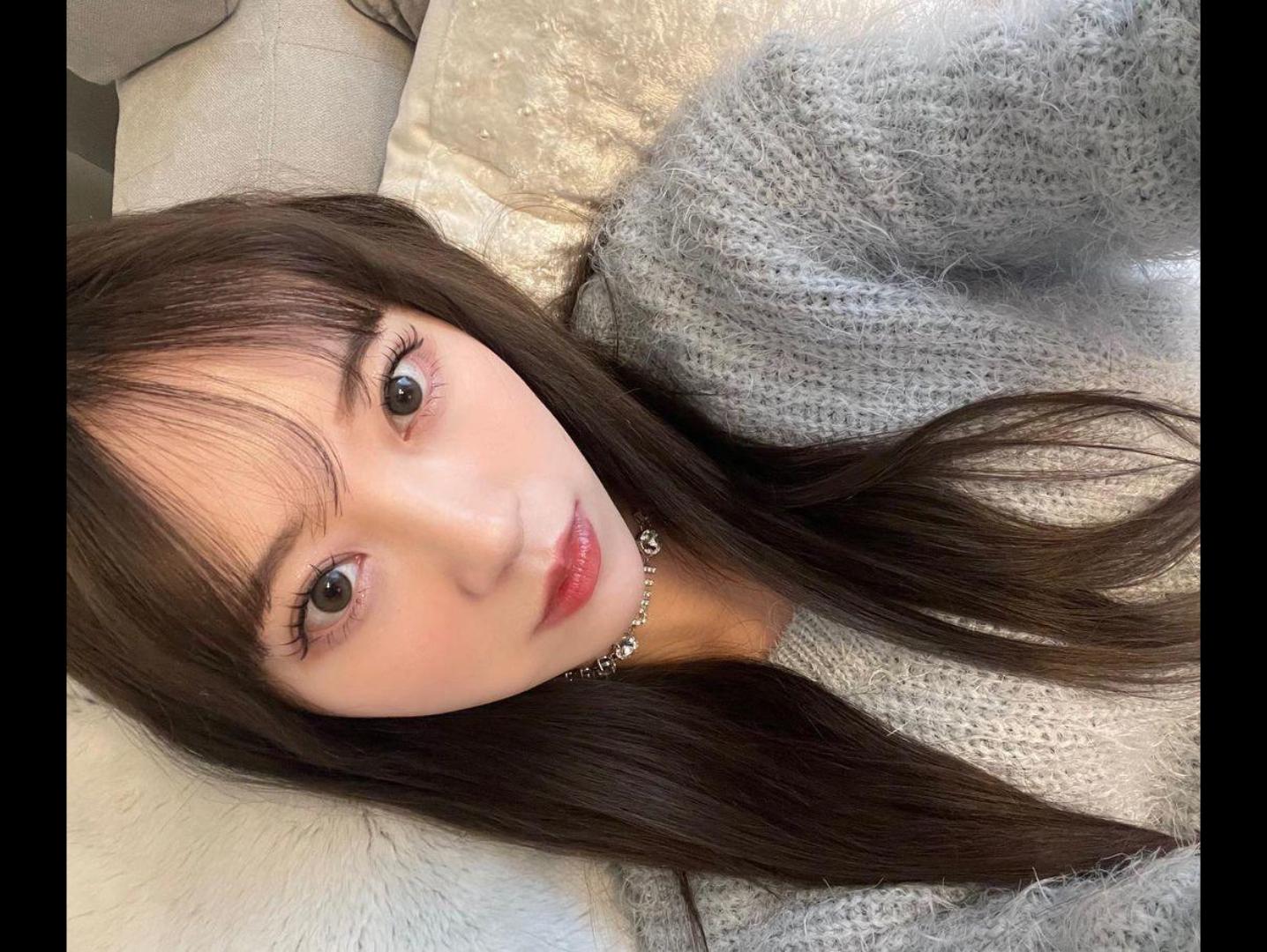 堀未央奈 居家躺卧自拍