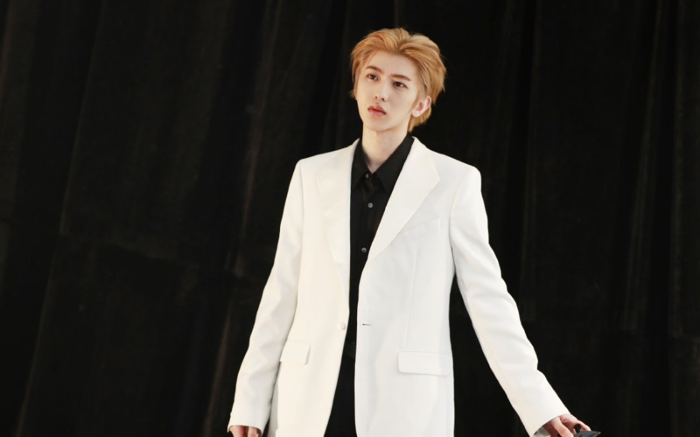 团导师首次合体亮相蔡徐坤时隔两年再次表演捣蒜舞还教学lisa和ella啦