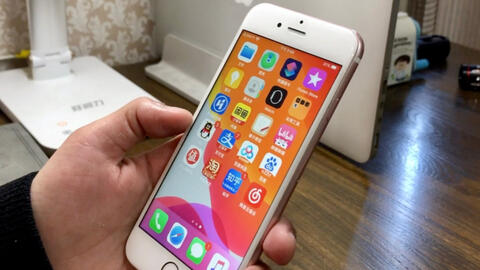 开箱 180元收到钉子户神机之一的iphone6s卡贴机 性能够用简单聊聊 哔哩哔哩 つロ干杯 Bilibili