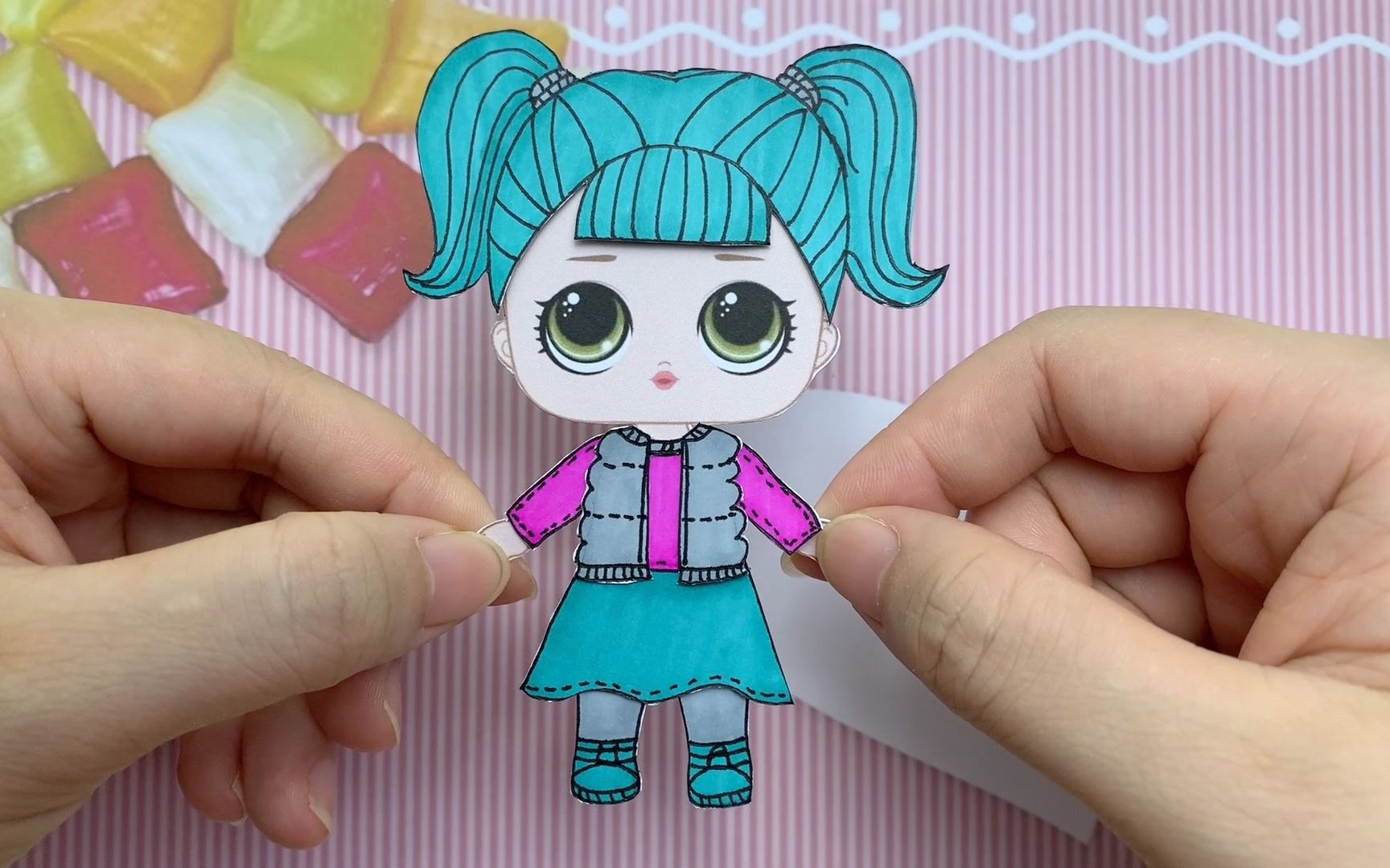 纸娃娃创意手工:给惊喜娃娃制作绿色头发,小马甲和连衣裙