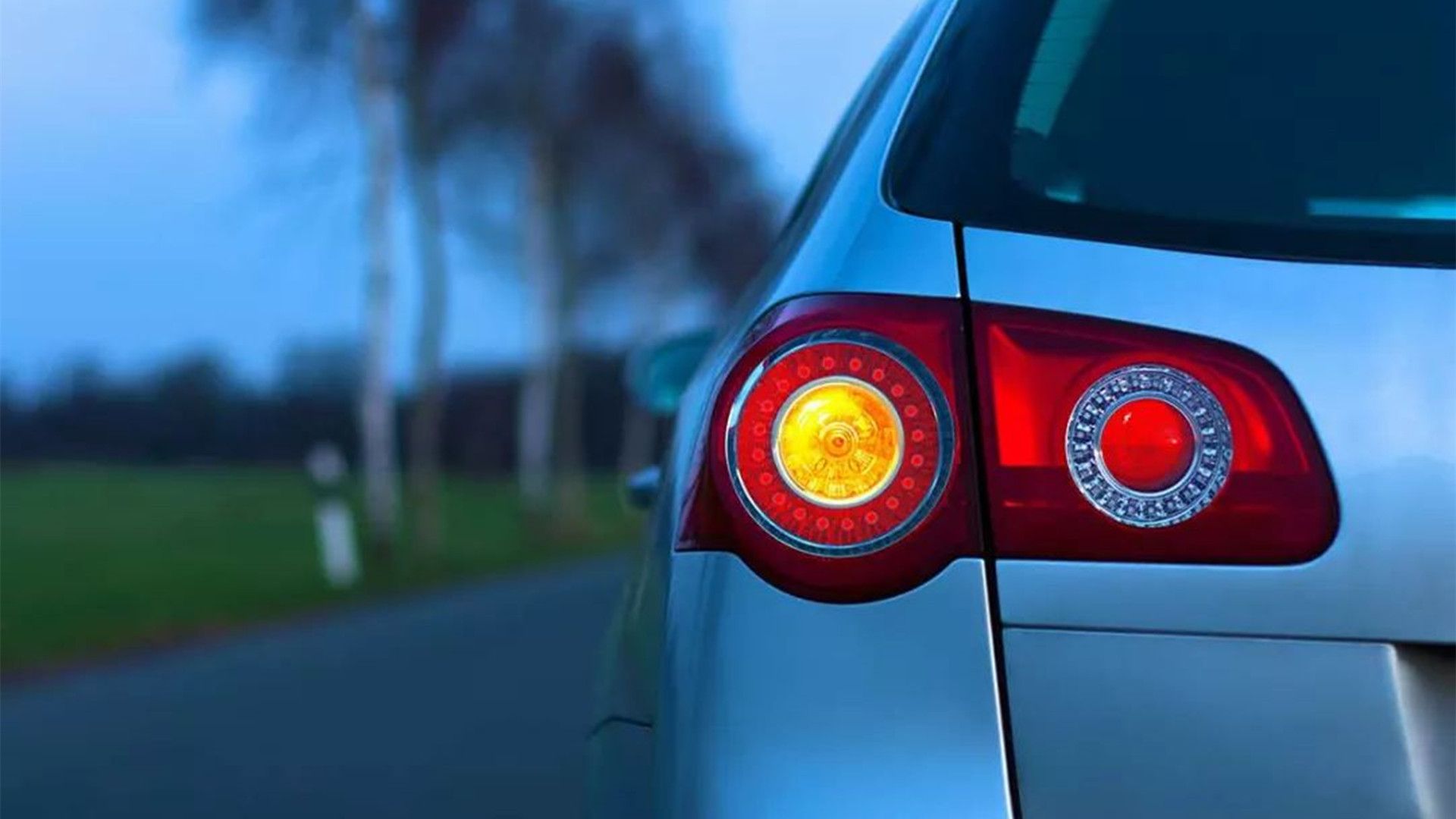 "3秒转向灯"新规来了?抓到一律罚款300?交警:不管是谁