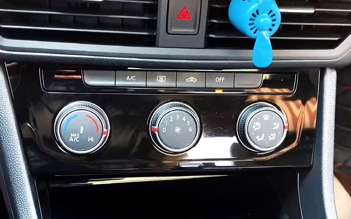 2021款大众速腾空调面板,以及夏天和冬天怎么操作,前挡除雾.
