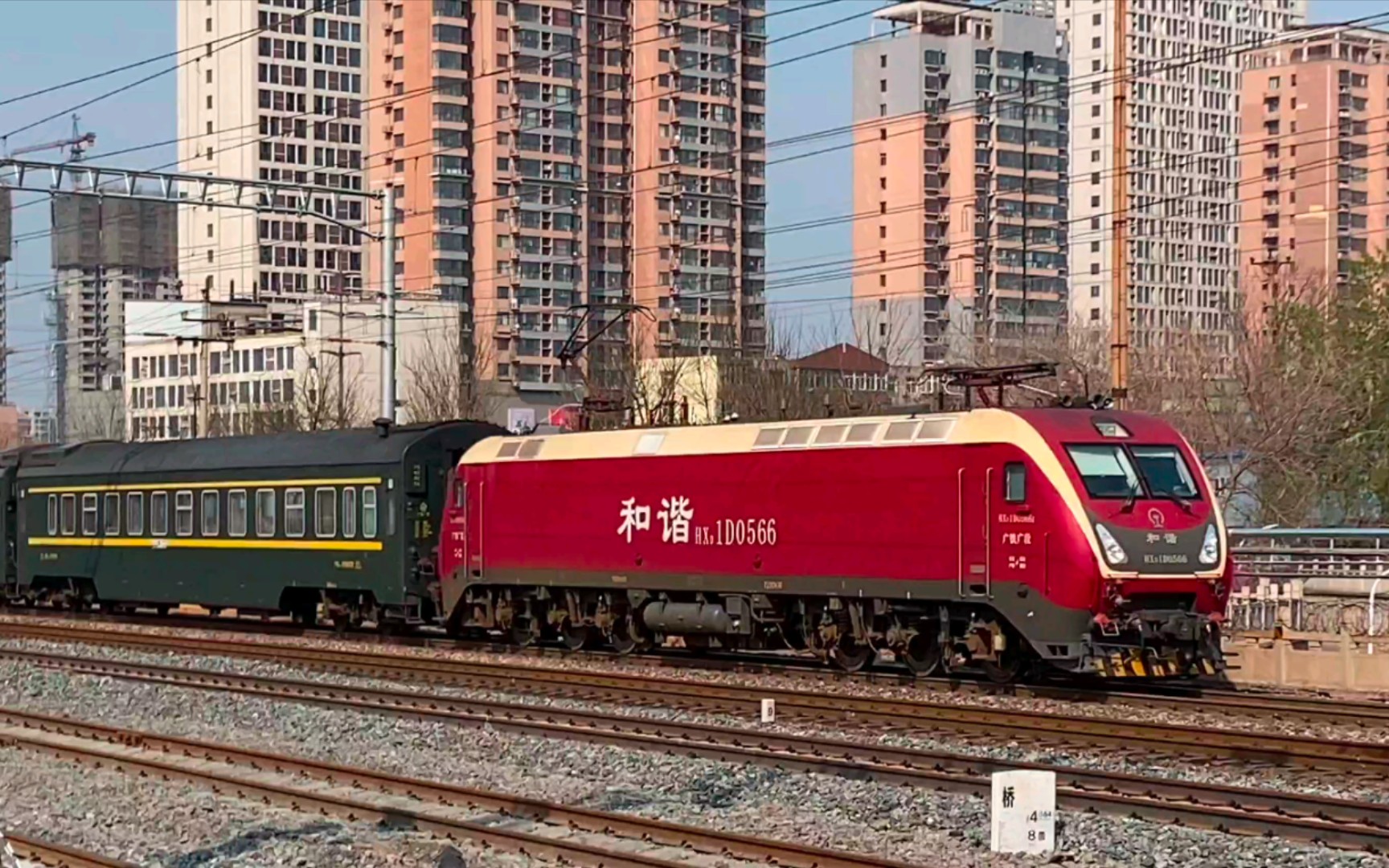 【中国铁路】由3.30事故车广铁广段hxd1d-0566牵引的z35次(北京西-广