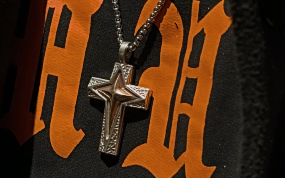 十字星十字架吊坠 银是在圣经里表示救赎 铜寓意审判