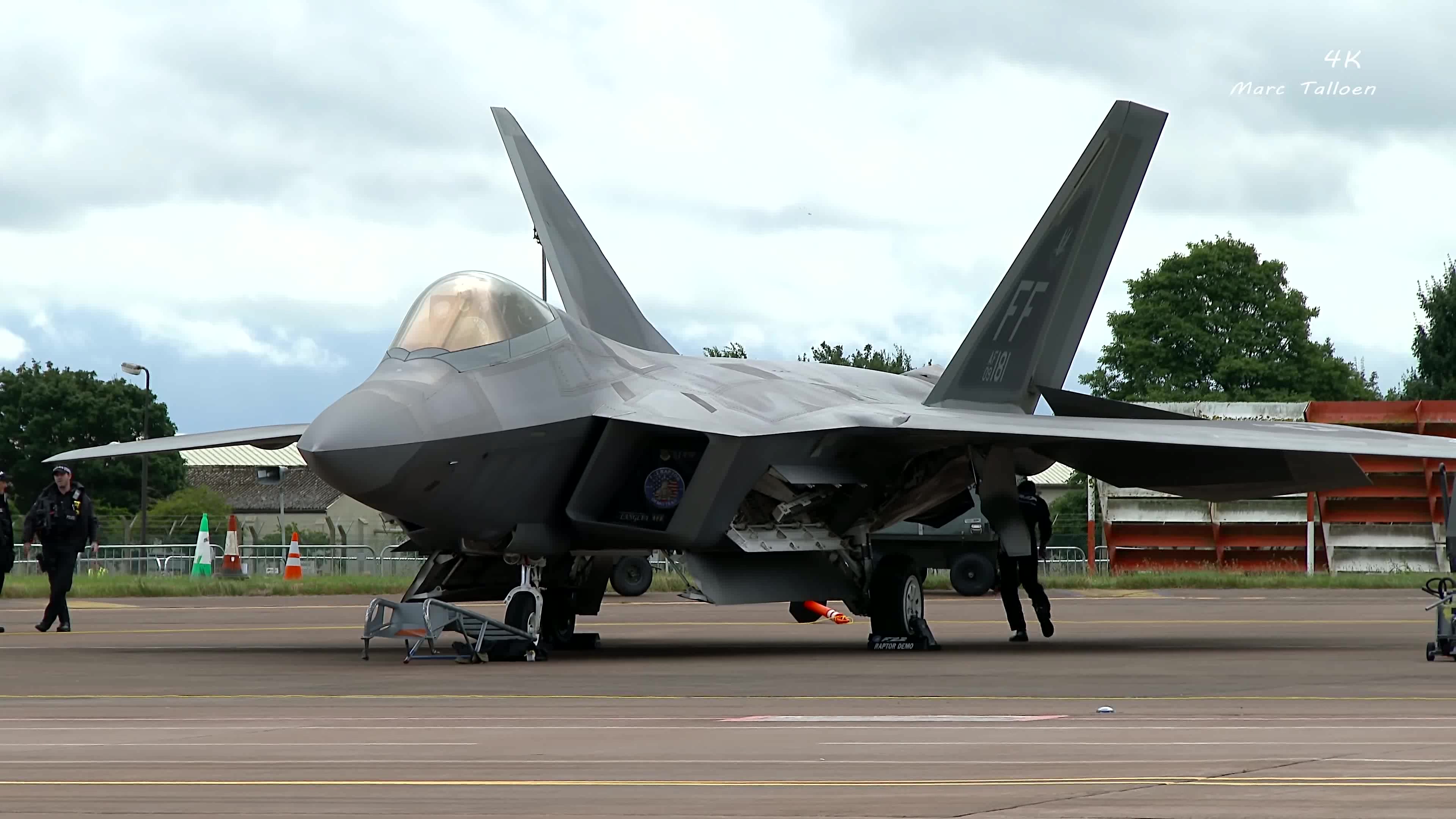f224kuhd洛克希德f22raptor演示航展riatraffairford2016whatabeast